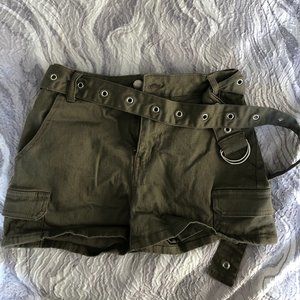 Stretchy cargo shorts 🌵